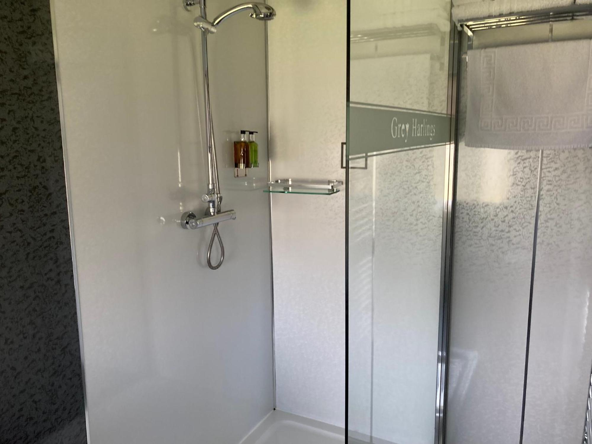 Grey Harlings Rooms Ангъс Екстериор снимка